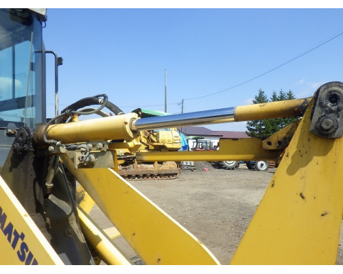 KOMATSU WA40-8