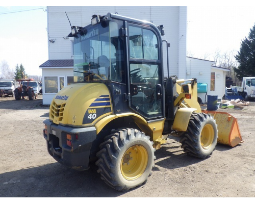 KOMATSU WA40-8