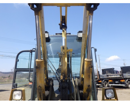 KOMATSU WA40-8