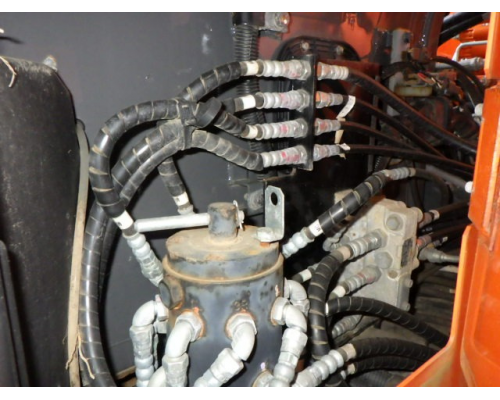 HITACHI ZX70-3