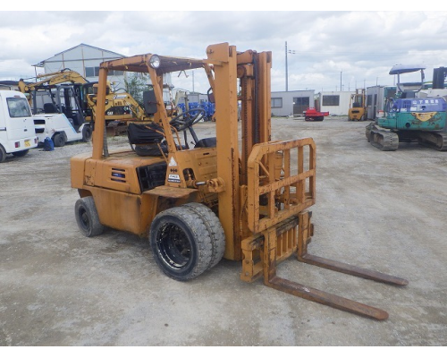 KOMATSU FD25-7