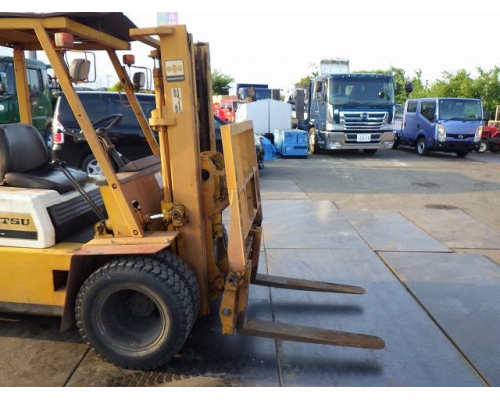 KOMATSU FG30-8