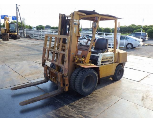 KOMATSU FG30-8