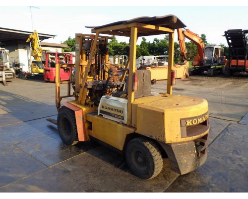 KOMATSU FG30-8