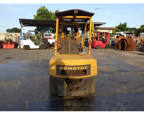 KOMATSU FG30-8