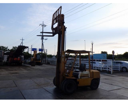 KOMATSU FG30-8