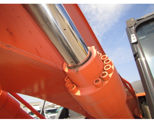 HITACHI ZH200-6