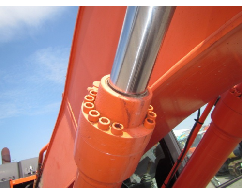 HITACHI ZH200-6