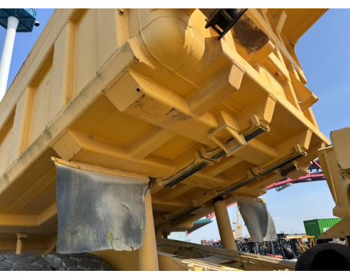 KOMATSU HD325-5