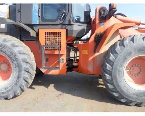 HITACHI ZW120