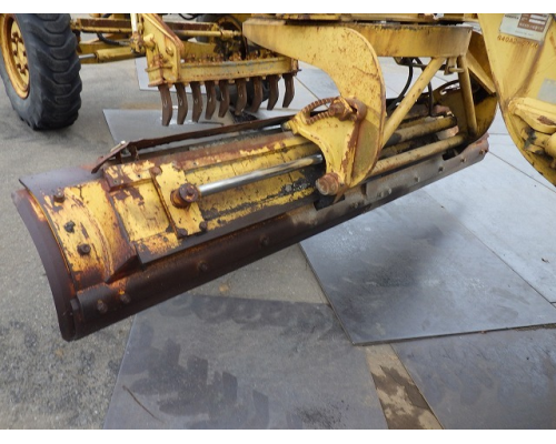 KOMATSU GD405A-2