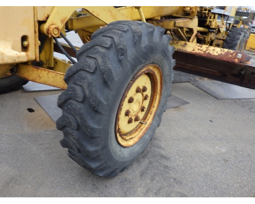 KOMATSU GD405A-2