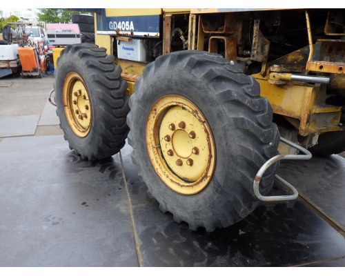 KOMATSU GD405A-2