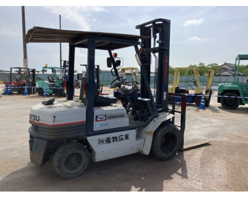 KOMATSU FD25-11