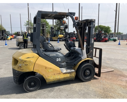 KOMATSU FD25T-17