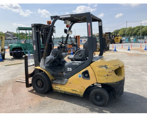 KOMATSU FD25T-17