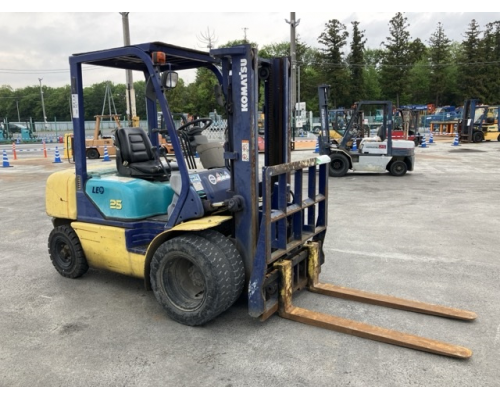 KOMATSU FD25C-12