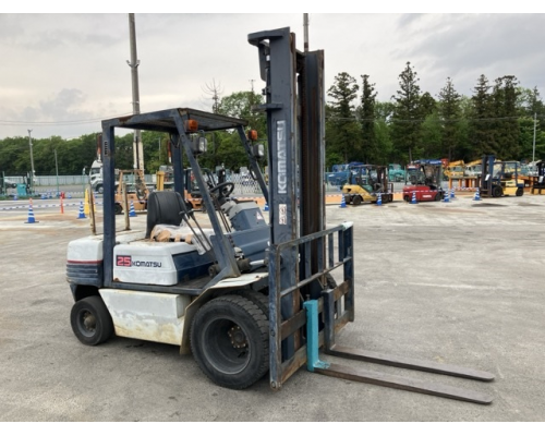 KOMATSU FG25-11