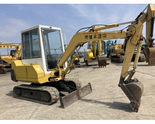 KOMATSU PC15-2